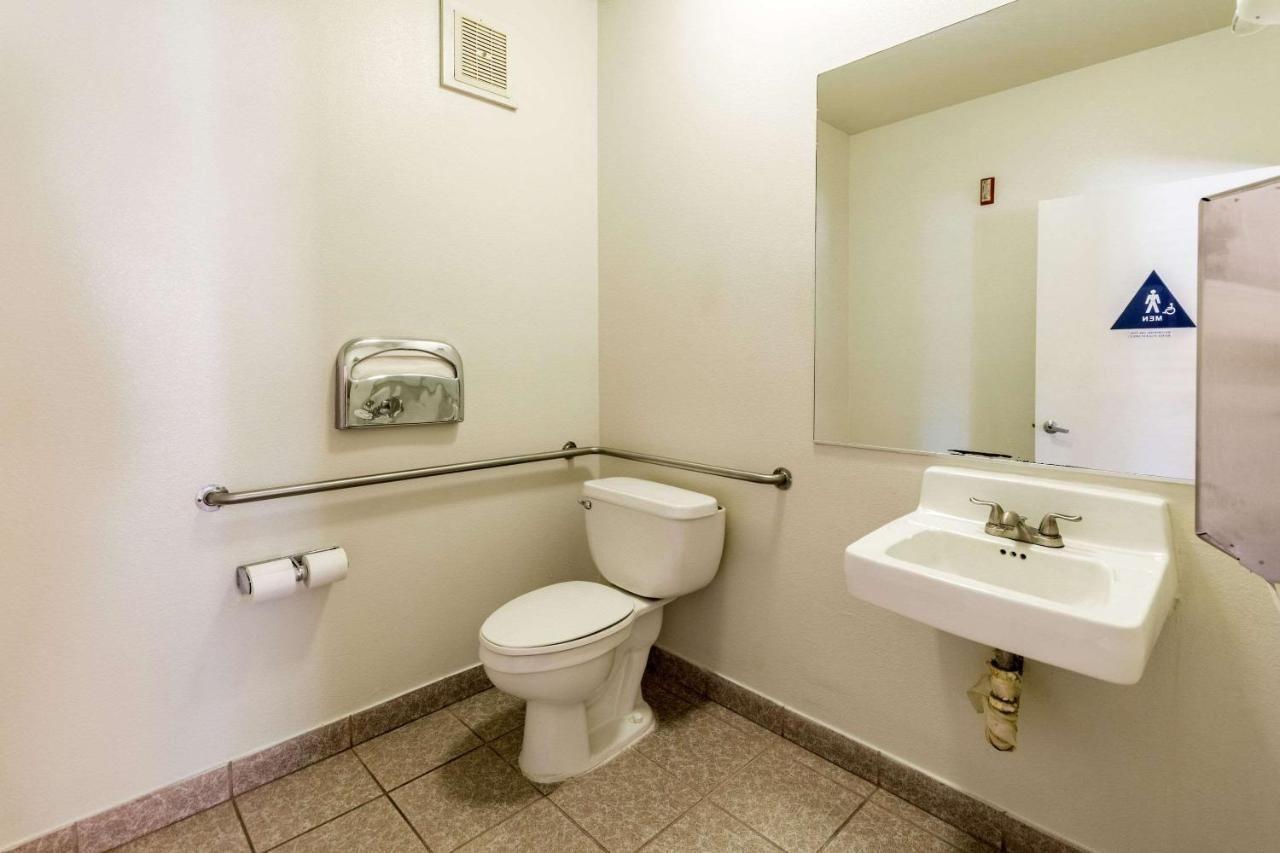 Quality Inn Fresno Near University Luaran gambar