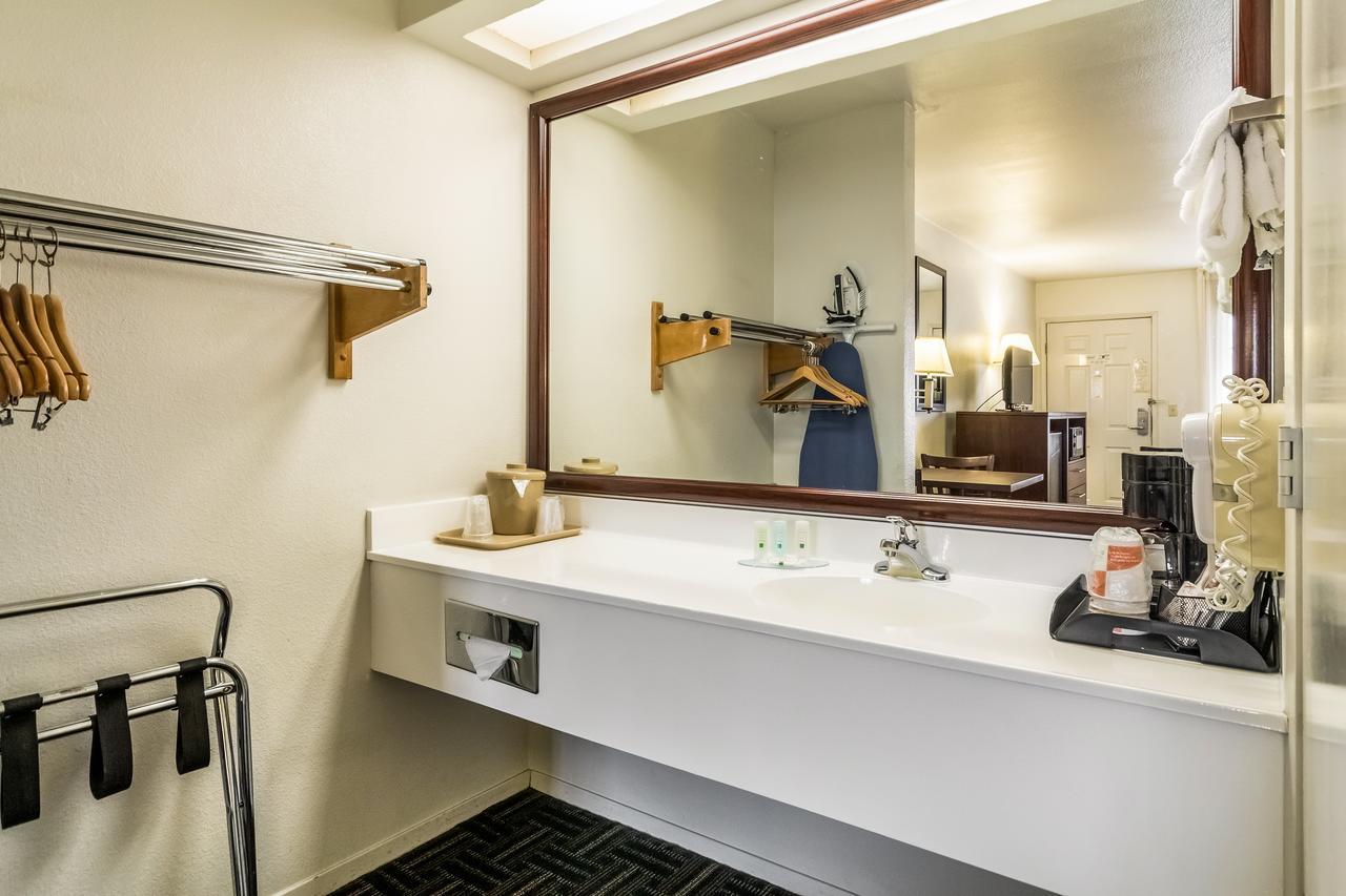 Quality Inn Fresno Near University Luaran gambar