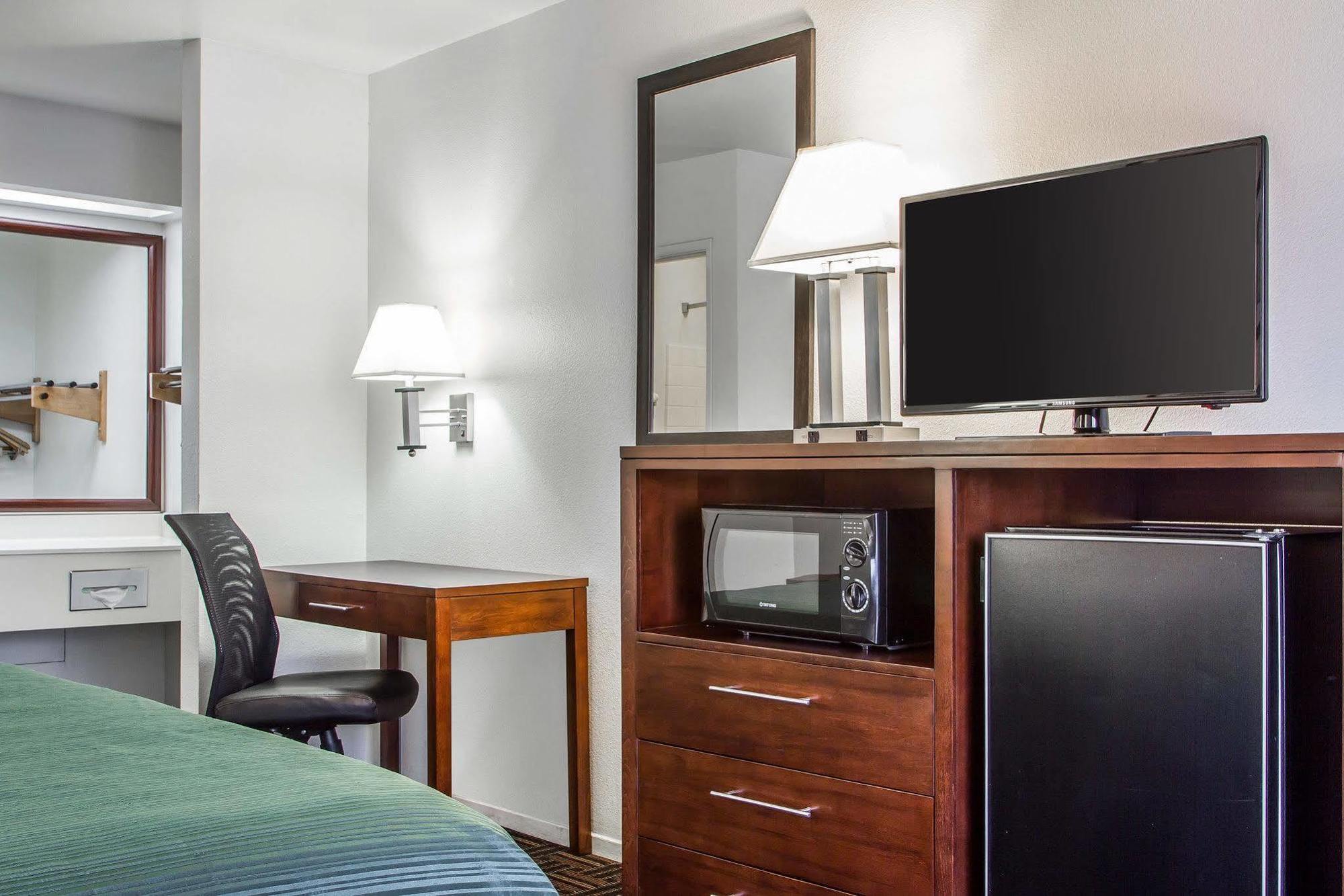 Quality Inn Fresno Near University Luaran gambar