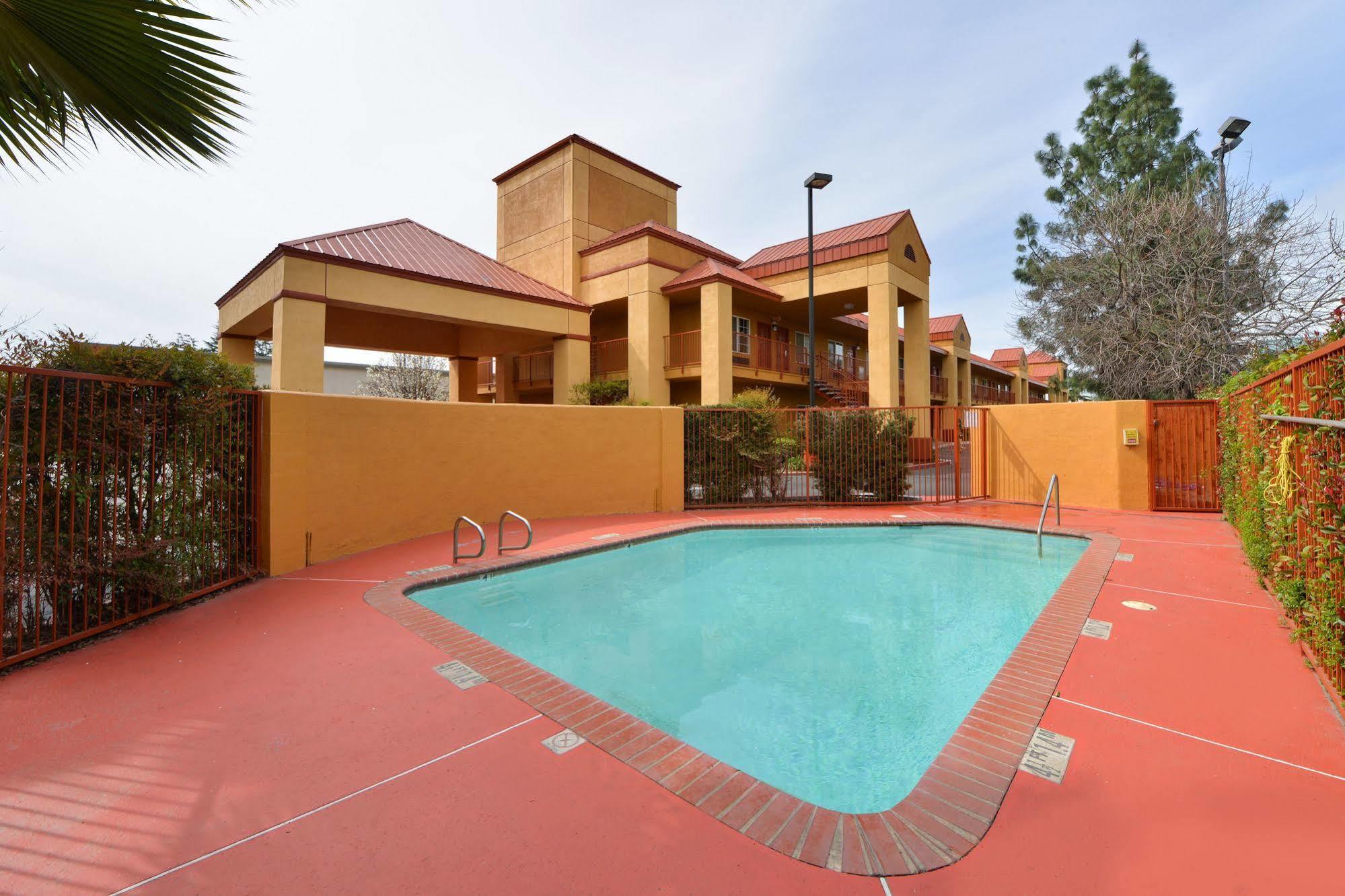 Quality Inn Fresno Near University Luaran gambar